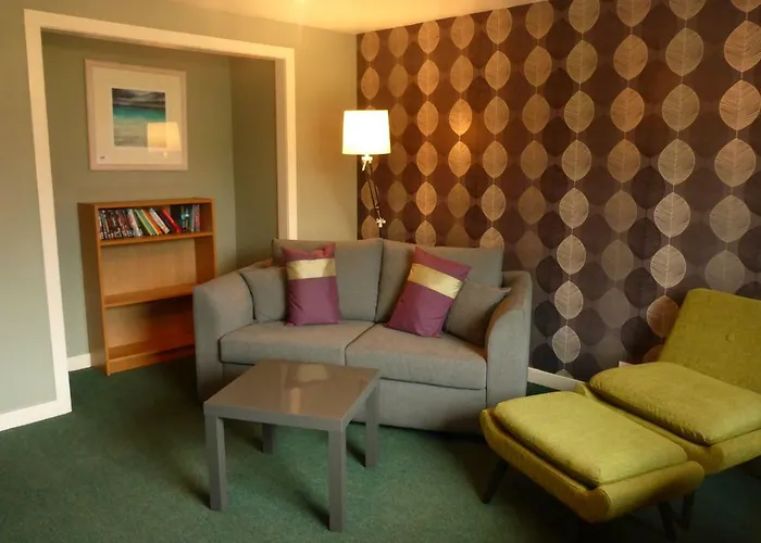 Arivonie Lochside Cottage