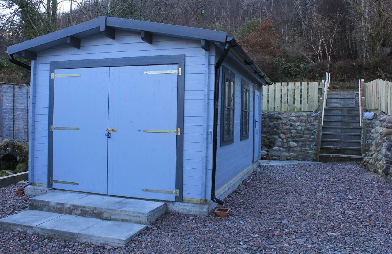 Arivonie Lochside Holiday home